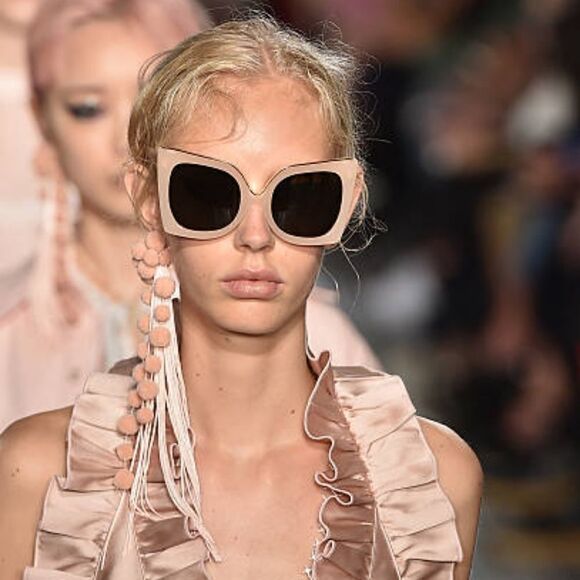 N°21 N21 Statement Pink Clip Earring - Picture 2 of 7